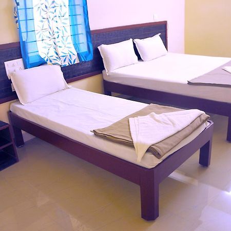 Ksr Grands Hotel Тирупати Екстериор снимка