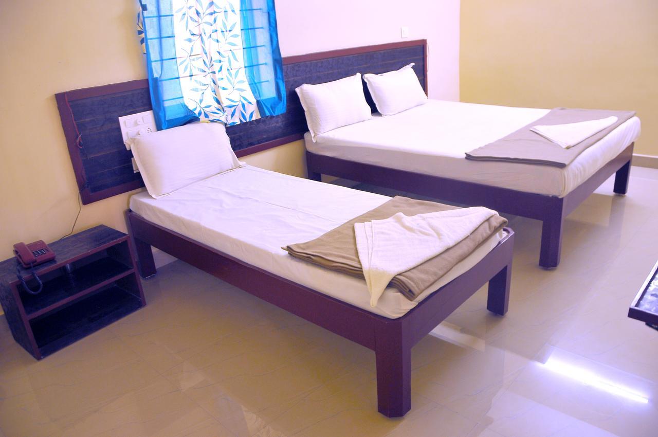Ksr Grands Hotel Тирупати Екстериор снимка